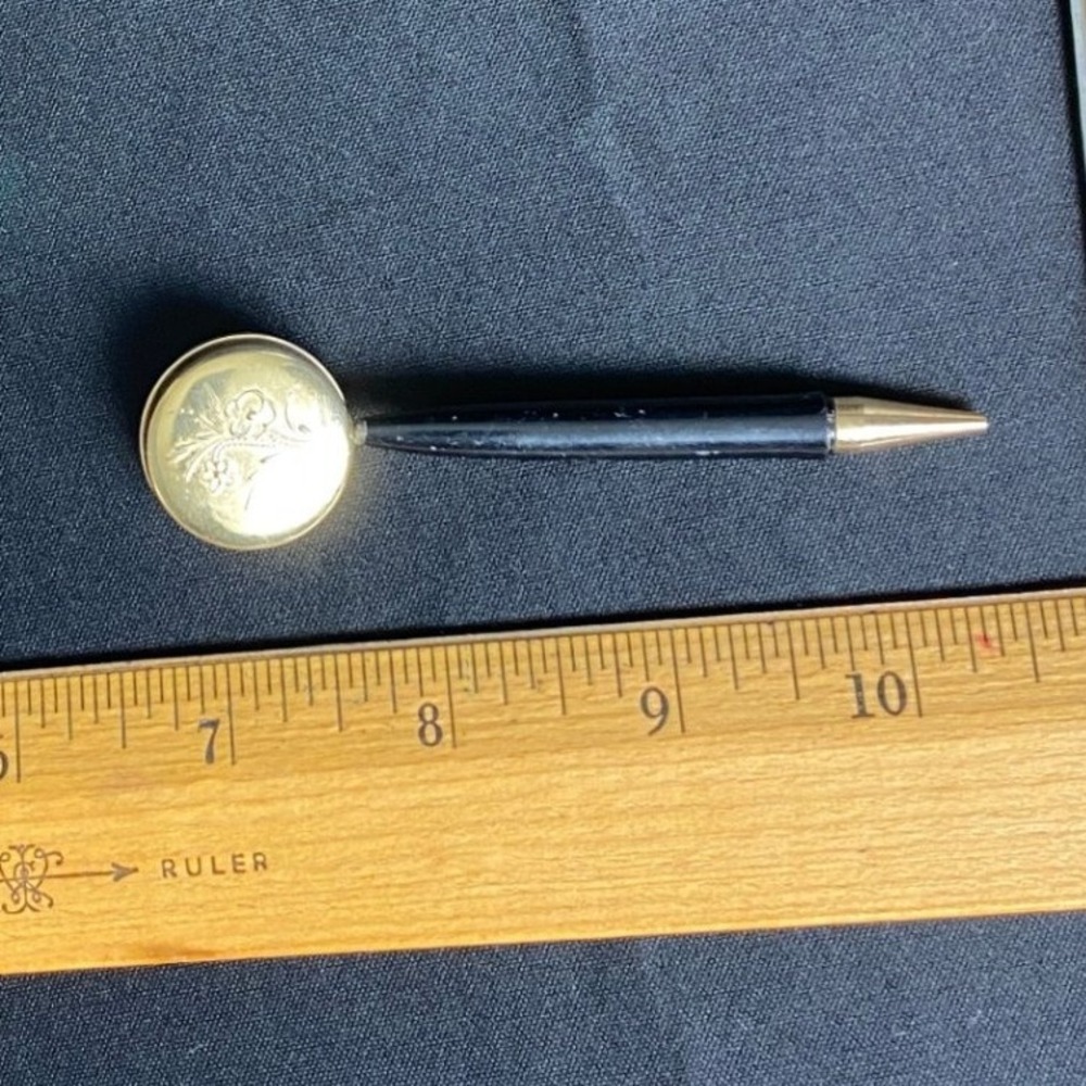 Vintage Gold Tone Round Floral‎ Engraved Lapel Pin Brooch for Women